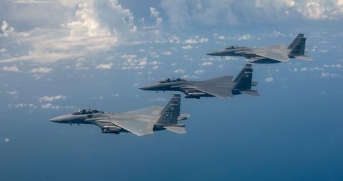 Hơn nữa, ấn phẩm TWZ gọi tuyên bố ban đầu của Giám đốc chương trình F-15 là “khía cạnh bí ẩn”, bởi vì câu hỏi về tốc độ tối đa ở mức Mach 3 đang gây nhiều thắc mắc.
