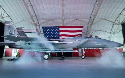 "Làm thế nào chiếc F-15, vốn chưa bao giờ được thiết kế để đạt được tốc độ đó, chứ chưa nói đến việc duy trì tốc độ tối đa khoảng Mach 2,5, có thể tồn tại ở vận tốc Mach 3"?