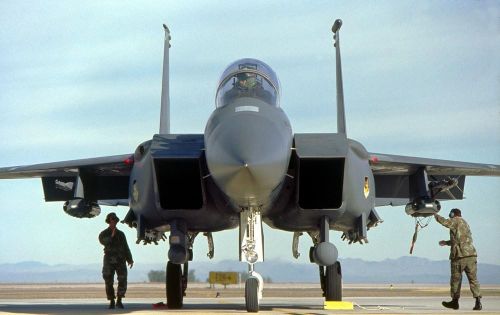 Ngược lại, cựu phi công F-15C Paul Woodford cho biết, tốc độ cao nhất anh ấy đạt được là Mach 2,21: "Tôi nghĩ chiếc F-15EX với lực đẩy mạnh hơn có thể nhanh hơn một chút, nhưng một lần nữa, nó có cùng thân với cấu hình khí động học cũ".