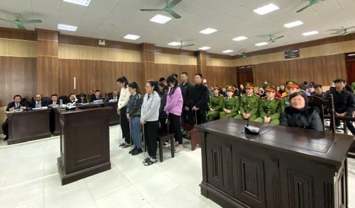 Các bị cáo tại phiên tòa sơ thẩm.