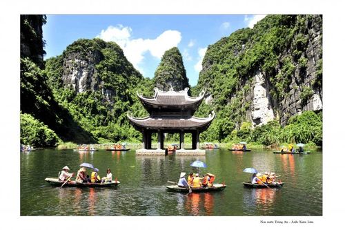Tọa đàm nhằm tìm kiếm giải pháp xây dựng sản phẩm du lịch gắn với di sản Tràng An. Ảnh: Xuân Lâm