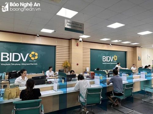  Quầy giao dịch tại Ngân hàng BIDV chi nhánh Nghệ An những ngày đầu năm 2024. Ảnh: Thu Huyền 