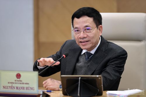 Bộ trưởng Nguyễn Mạnh Hùng lý giải cách tiếp cận theo kiểu phân tầng mà Singapore đang áp dụng. Ảnh: Lê Anh Dũng