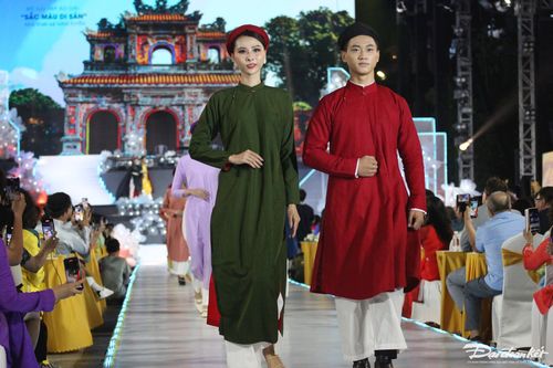 Người dân được dịp hồi ức lại những giai đoạn trước hồi chiếc áo dài chưa được cách tân.