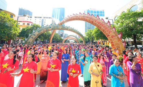  Hơn 5.000 người đồng diễn “Tôi yêu áo dài Việt Nam” là hoạt động nổi bật trong khuôn khổ Lễ hội Áo dài TPHCM 2024 