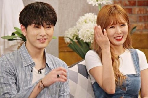 Junhyung và Hyuna từng xuất hiện trong một chương trình cách đây nhiều năm trước. Tại thời điểm này, nam ca sĩ không ngần ngại dành những lời khen ngợi tới "nửa kia". Ảnh: Chụp màn hình chương trình Happy Together