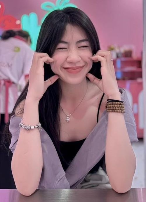 Phong cách thời trang ngoài sân cỏ của Thanh Nhã khá phong phú.