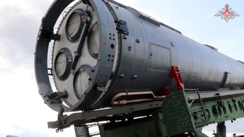 Là một phương tiện bay siêu thanh có phạm vi xuyên lục địa, Avangard được thiết kế để đạt tốc độ Mach 27 và thực hiện những thao tác vô cùng phức tạp trên đường đi một cách liên tục.
