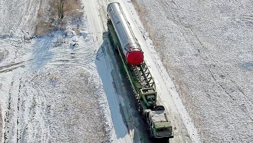 Tiểu đoàn ICBM trang bị Avangard ban đầu được triển khai vào tháng 9/2020 tại tổ hợp phóng tên lửa Yasnensky cách Moskva khoảng 1.200 km về phía Đông Nam, theo sát là tiểu đoàn thứ hai được giao nhiệm vụ chiến đấu vào tháng 6/2022.