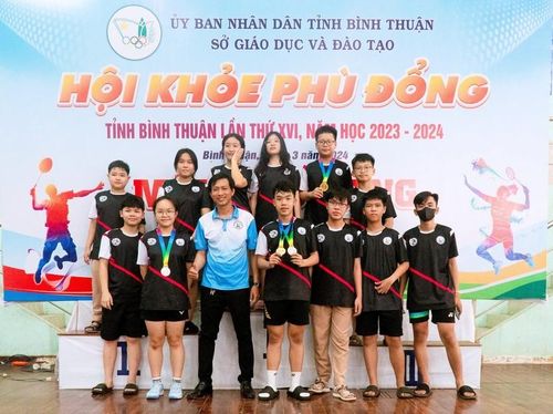 Đội tuyển cầu lông Trường THPT&THCS Lê Lợi. Ảnh: Lê Quang Phúc