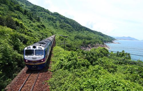 Ngành Đường sắt mở bán vé tàu Huế - Đà Nẵng.