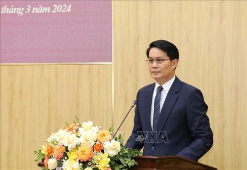 Đồng chí Bounkhong Lachiemphone, Ủy viên dự khuyết Ban chấp hành Trung ương Đảng Nhân dân cách mạng Lào, Bí thư, Tỉnh trưởng tỉnh Oudomxay phát biểu tại buổi hội đàm.