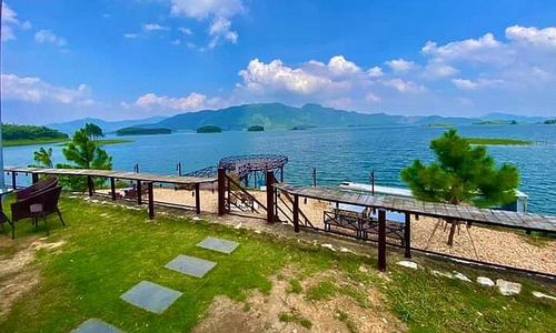 Hồ Thác Bà được ví như “Hạ Long trên núi”, điểm đến hấp dẫn trên bản đồ du lịch huyện Yên Bình, tỉnh Yên Bái.