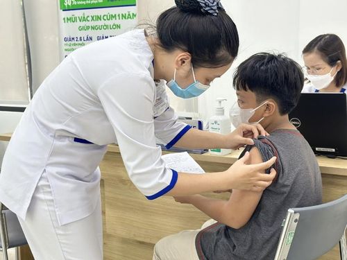 Tiêm vắc-xin là biện pháp duy nhất để phòng bệnh ho gà. Ảnh: PHONG LAN