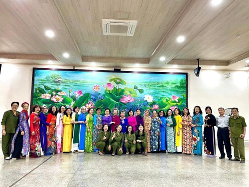  Các cô chú cựu TNXP tham gia buổi giao lưu 