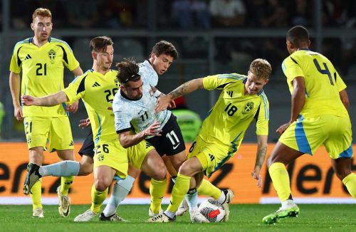 Dù thiếu vắng đội trưởng Cristiano Ronado nhưng các cầu thủ Bồ Đào Nha vẫn chơi hoàn toàn lấn lướt đối thủ