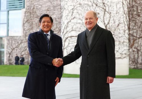 Thủ tướng Đức Olaf Scholz (bên phải) đón tiếp Tổng thống Philippines Ferdinand Romualdez Marcos Jr. vào ngày 12/3. Ảnh: Reuters