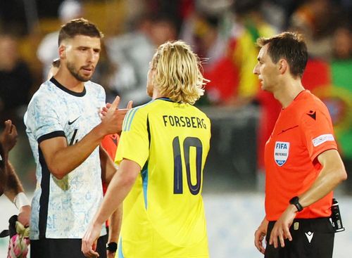 Ruben Dias (4) sẽ được trở lại Manchester sớm