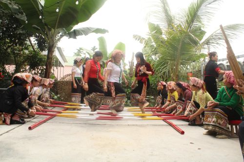 Đầu tháng 3/2024, bản Hoa Tiến, xã Châu Tiến, huyện Quỳ Châu vừa được công nhận là điểm du lịch cấp tỉnh.