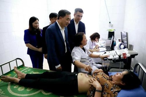 1.000 người dân được khám bệnh miễn phí, khám, sàng lọc bệnh, cấp phát thuốc miễn phí bởi Hội Thầy thuốc trẻ tỉnh Yên Bái và Bệnh viện đa khoa tỉnh Yên Bái