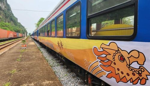 Một toa tàu khác của đoàn tàu.
