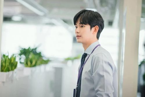 Nhà sản xuất phủ nhận thông tin Kim Soo Hyun nhận 12,8 tỷ won cho 16 tập phim Nữ hoàng nước mắt.