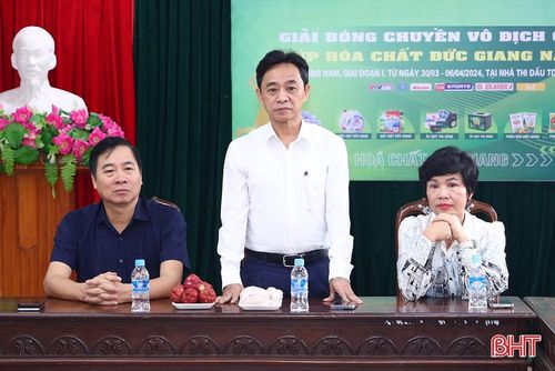 Phó Bí thư Thường trực Tỉnh ủy Trần Thế Dũng phát biểu chúc mừng