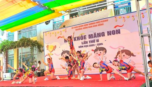 Một màn trình diễn Aerobic dẻo dai, sôi động của các bé. Ảnh: Mộc Trà