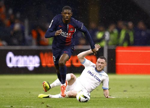 Dembele cũng gây ra những khó khăn nhất định cho đội chủ nhà