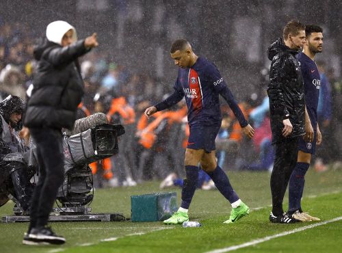 "Số 7" của PSG bị thay ra ở phút 65 để nhường chỗ cho Goncalo Ramos