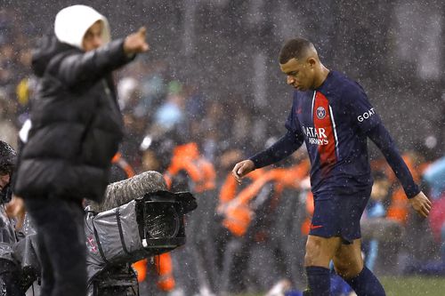 Mbappe không chào Luis Enrique