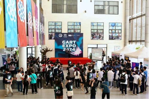 Quang cảnh triển lãm sự kiện khoa học GART Expo 2024 được tổ chức bởi CLB GreenAms Robotics Team (GART) và đội tuyển Robotics của Trường THPT chuyên Hà Nội - Amsterdam.