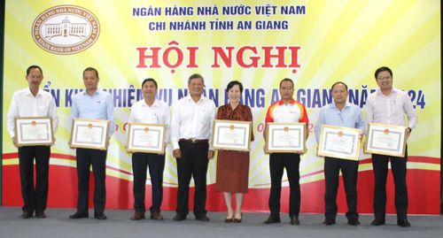 UBND tỉnh tặng bằng khen các tập thể hoàn thành xuất sắc, toàn diện nhiệm vụ