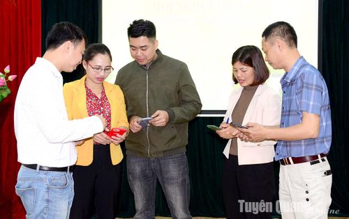 Các điều tra viên tham gia lớp tập huấn phục vụ điều tra dân số và nhà ở giữa kỳ năm 2024 tại Cục Thống kê tỉnh.