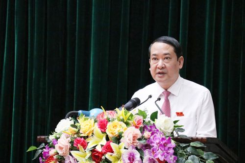 Phó Bí thư Thường trực Tỉnh ủy, Chủ tịch HĐND tỉnh Mai Văn Tuất phát biểu khai mạc kỳ họp