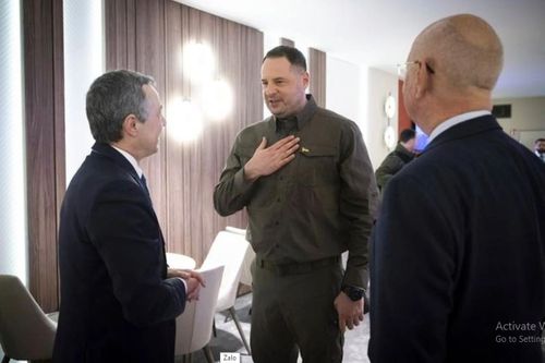 Vì vậy, một số quốc gia ban đầu ủng hộ Ukraine, đã bắt đầu thay đổi lập trường, thậm chí hợp tác với Nga. Sự suy yếu hỗ trợ quốc tế này chắc chắn sẽ đẩy Ukraine vào thế bị cô lập hơn trong cuộc chiến, khiến Kiev khó có thể đảo ngược tình thế.