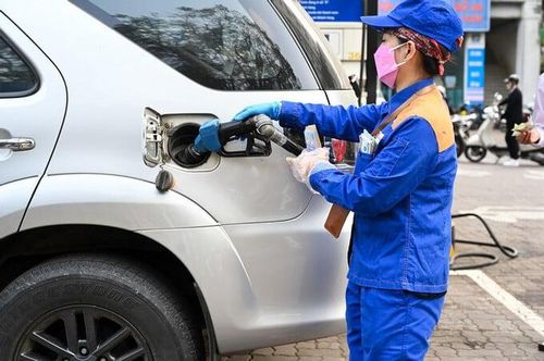 Giá xăng RON95-III giảm 10 đồng còn lại đều tăng từ 15h chiều nay 4/4.