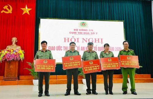 Công an mỗi đơn vị đóng góp 20 triệu đồng để xây dựng Nhà tình nghĩa phục vụ công tác hoạt động tình nghĩa của Cụm trong năm 2024.
