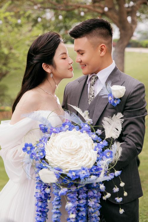 Tại tiệc thân mật, Chu Thanh Huyền và Quang Hải thông báo chuẩn bị đón con trai đầu lòng. Ảnh: Chu Thanh Huyền. 