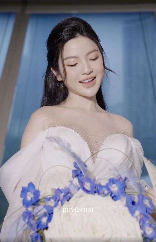 Bó hoa cưới độc đáo đang gây sốt mạng xã hội của cô dâu Chu Thanh Huyền. Ảnh: Chu Thanh Huyền. 