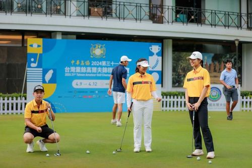 Tuyển thủ Việt Nam tham gia đánh tập trên sân Kaohsiung Golf & Country Club. Ảnh: VGA.