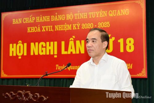 Đồng chí Bí thư Tỉnh ủy Chẩu Văn Lâm quán triệt, triển khai bài phát biểu của đồng chí Tổng Bí thư Nguyễn Phú Trọng tại hội nghị. 