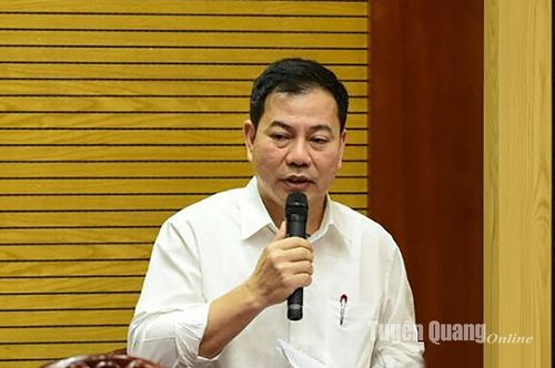Giám đốc Chi nhánh Ngân hàng Nhà nước tỉnh Trịnh Ngọc Tuấn phát biểu thảo luận tại hội nghị.