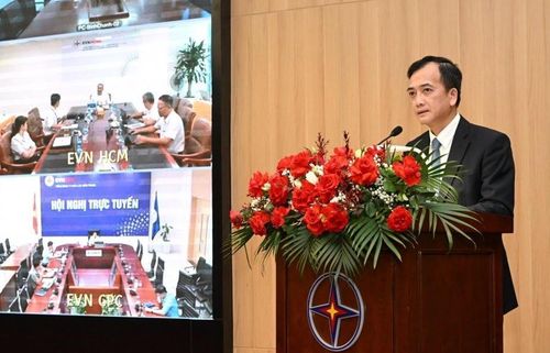 Ông Trịnh Quốc Vũ, Phó Vụ trưởng Vụ Tiết kiệm năng lượng và Phát triển bền vững (Bộ Công Thương) phát biểu tại hội nghị.