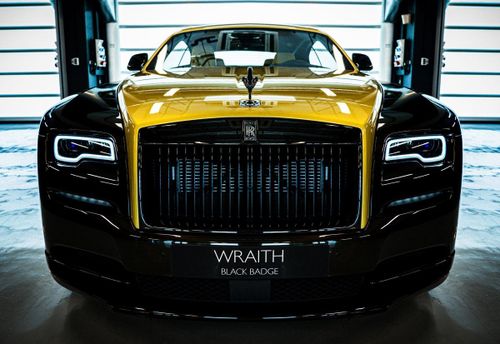  Mức giá của chiếc Rolls-Royce Wraith Black Badge ADM Sportive tại Việt Nam không được tiết lộ. Tại một số thị trường khác, mẫu coupe siêu sang này có giá dao động từ 1,59 triệu AED đến 1,85 triệu AED (tương đương 433.000 - 504.000 USD). 
