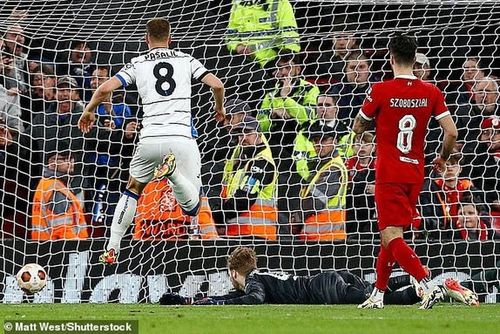 Mario Pasalic ấn định chiến thắng 3-0 cho Atalanta ngay trên thánh địa Anfield ở phút 81.