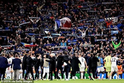 “Atalanta hoàn toàn xứng đáng với chiến thắng, họ rất xuất sắc khiến Liverpool không thể khuất phục”, tờ Daily Mail bình luận.