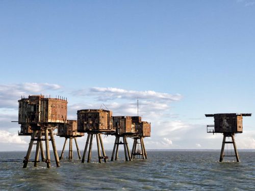 Pháo đài hình tòa tháp Maunsell nằm ở cửa sông Thames và Mersey, được xây dựng để bảo vệ nước Anh trong Thế chiến thứ hai.