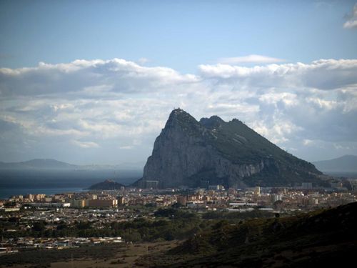 Công sự Gibraltar giữ vị trí chiến lược của Anh ở miền nam châu Âu, tiếp giáp với eo biển Gibraltar. Nó vẫn là lãnh thổ hải ngoại của Anh cho đến ngày nay.