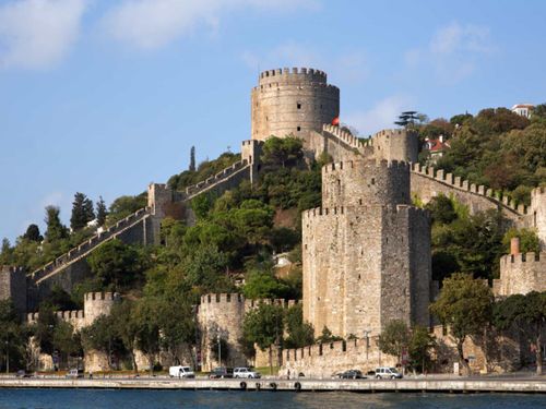 Pháo đài Rumeli hay còn có tên Rumelihisarı hoặc Boğazkesen được xây dựng ở Istanbul, Thổ Nhĩ Kỳ vào khoảng năm 1451. Ban đầu nó được xây dựng để ứng phó với Đế chế La Mã.